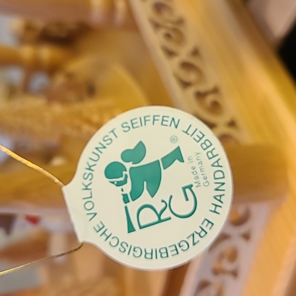 Pyramid 2-story baroque fence, snowmen - Picture 10 of 11